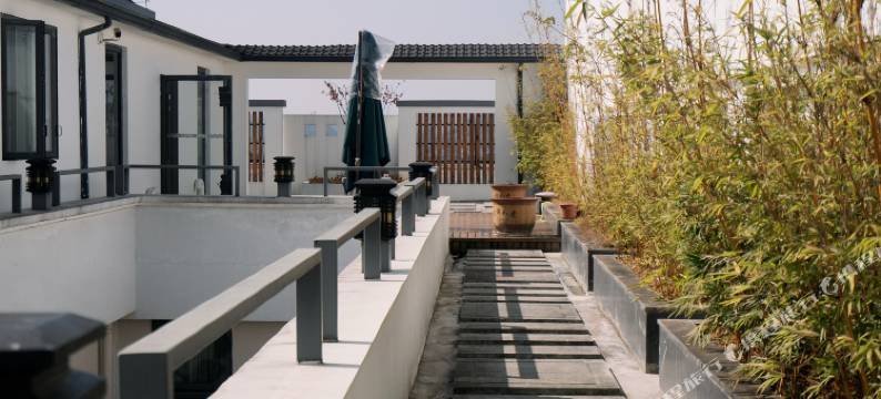 贵阳十里河滩花溪公园地铁站万宜丽景酒店图片