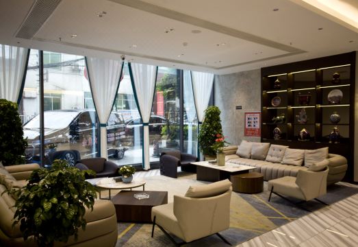 Golden Dragon HotelHotel Overview