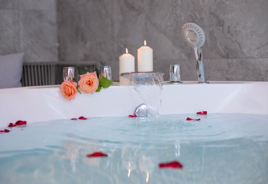 Maans Hotel Hotel Overview