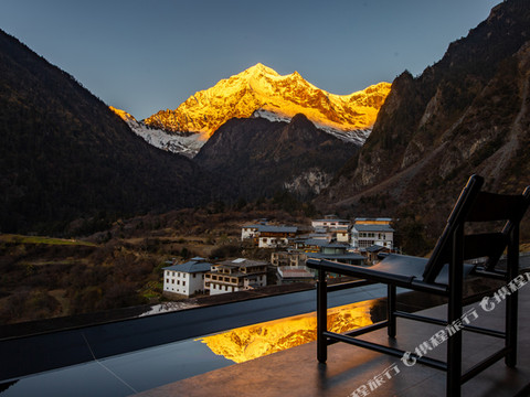 悠乐YOLO雪山观景民宿