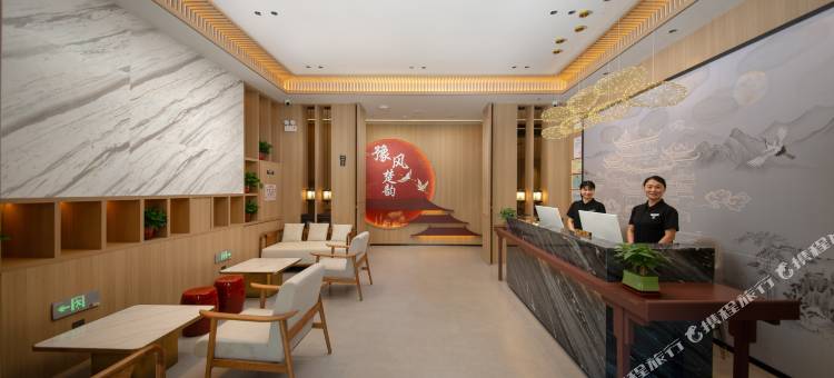 艺龙瑞云酒店(信阳火车站天润广场店)图片