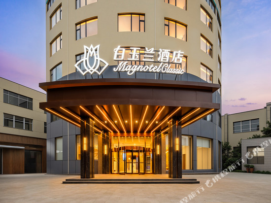 白玉兰酒店(滨州博兴博百购物广场店)