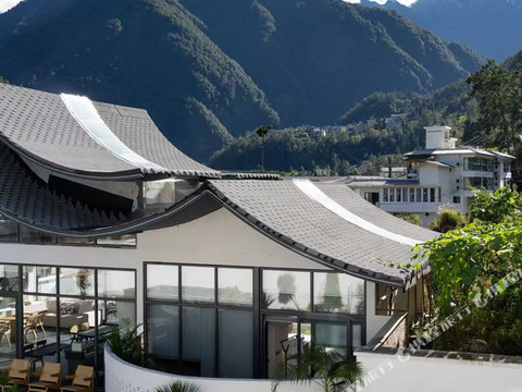 隐禾·Reclusive雪山揽星私汤温泉美宿(海螺沟冰川森林公园店)