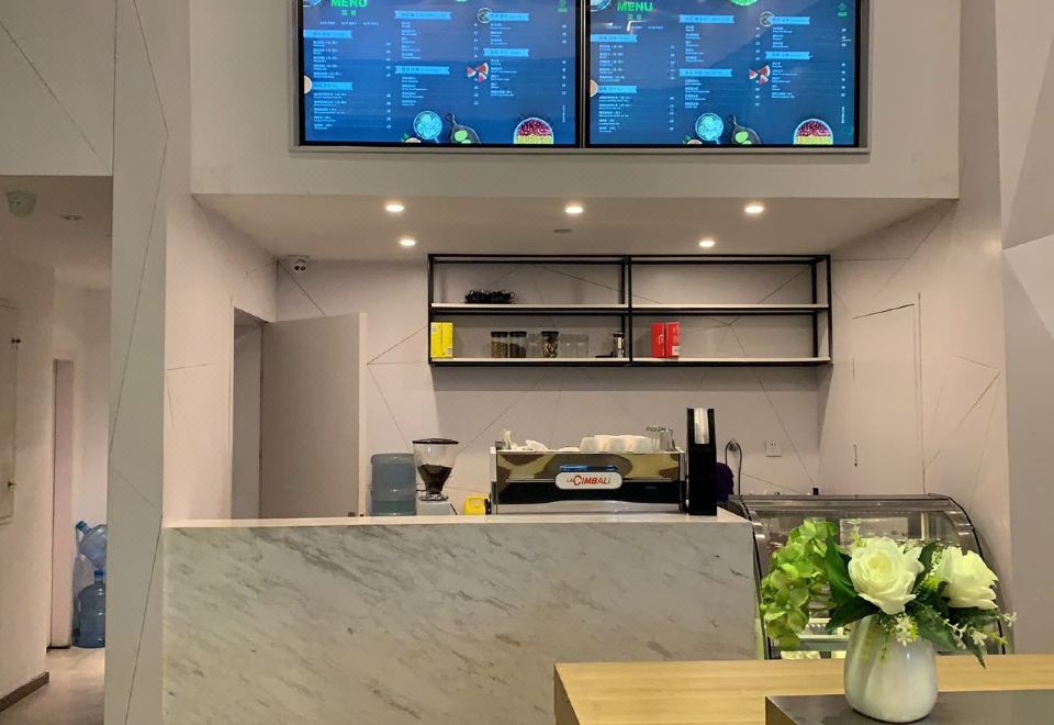 Accompanying Hotel·Yipin (Shanghai Lujiazui Financial and Trade Zone)Hotel Overview