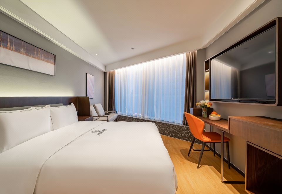 Qingmu Platinum Hotel (Nanjing Xinjiekou Subway Station Youyi Square) Hotel Overview