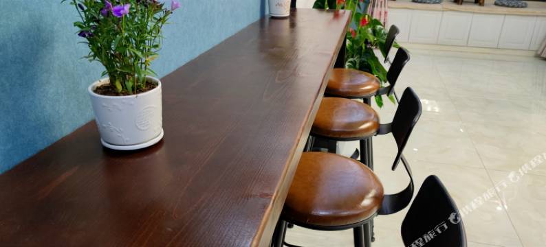 东篱青年旅舍(信阳火车站天润广场店)图片