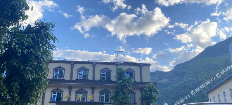 怒江云朵大酒店(青山公园店)图片