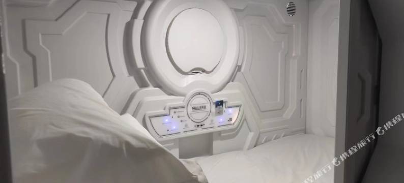 尚友太空舱电竞公寓(萍乡市人民医院北院玉湖店)图片