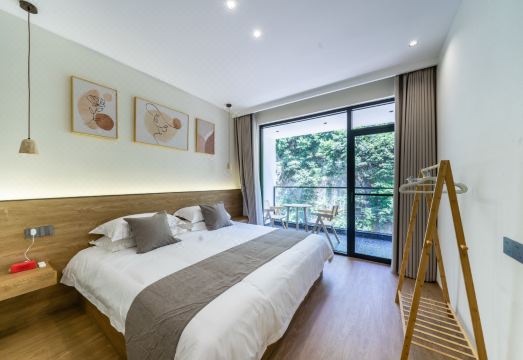 Timely rain Hotel Overview