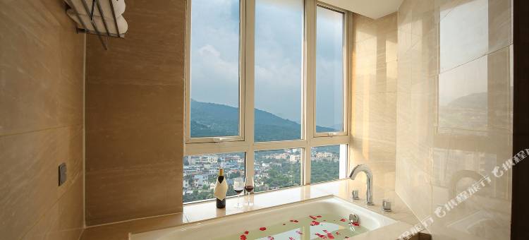 泰安宝龙艺珺酒店(泰山风景区红门店)图片