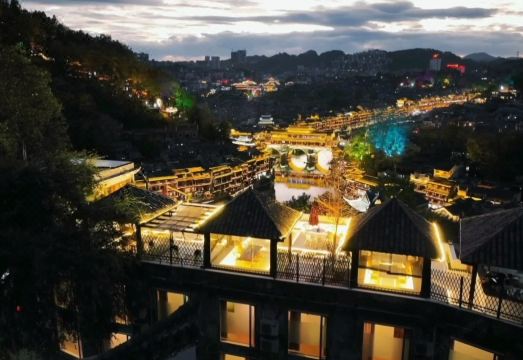 山谷花间·忆民宿（凤凰古城虹桥店）外景图