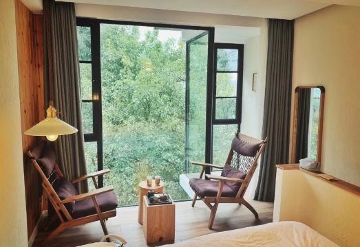 Hills Hotel Overview