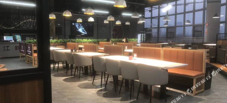 轻BOX电竞酒店(松雅湖吾悦广场店)图片