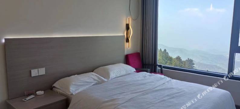 信阳鸡公山万府山庄图片