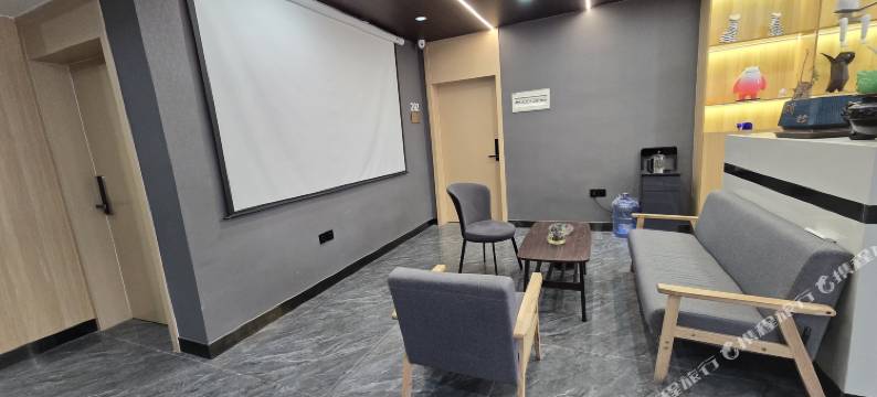 铁门关清风河畔商务宾馆图片