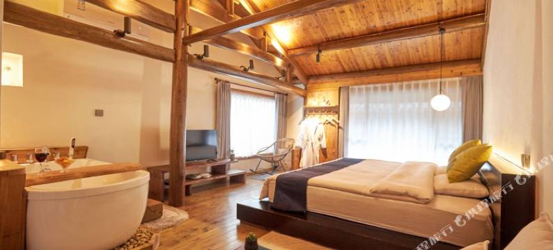 临海杏树里民宿图片