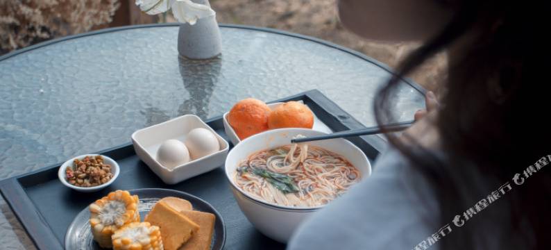 晏坐湖景清奢民宿(泸沽湖猪槽船游湖大落水村店)图片