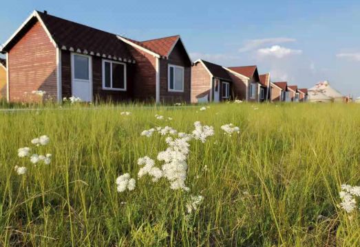 A trip to the Plain Blue Banner prairie, a vacation, a resort Hotel Overview