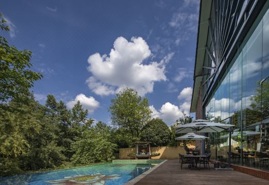 Chengdu Miaoxi Wild Luxury Resort HotelHotel Overview