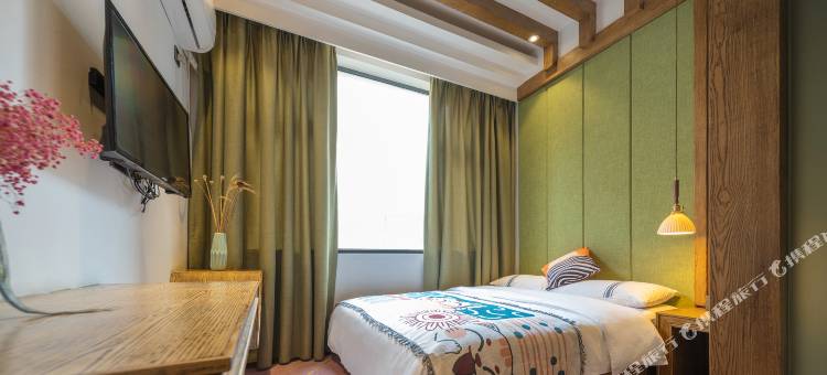 张家界指南针精品客栈(天门山索道店)图片