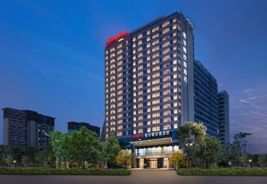成都犀浦希尔顿欢朋酒店外景图