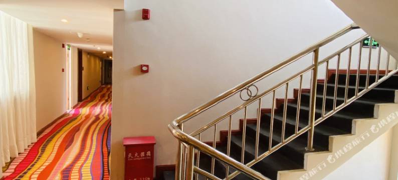 威宁阅舍轻居酒店图片