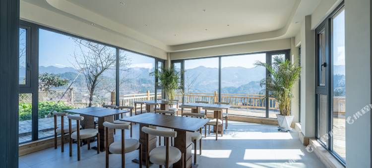 重庆酉阳何家岩观田小院(花田梯田店)图片