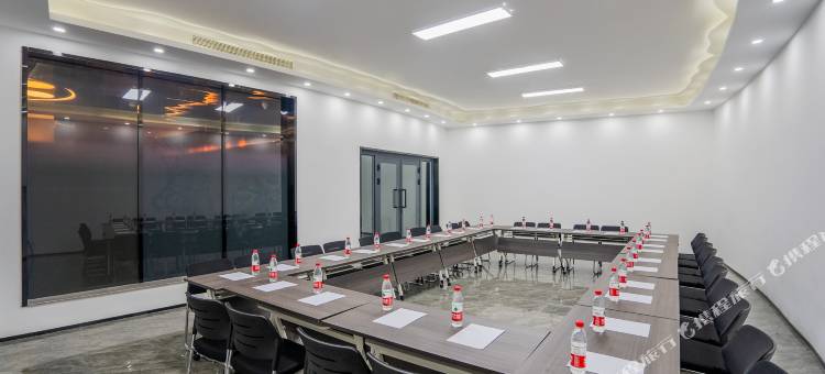 宜必思尚品酒店(吐鲁番北站广场店)图片