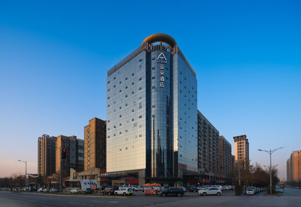 西安高铁北站红旗厂地铁站亚朵酒店外景图