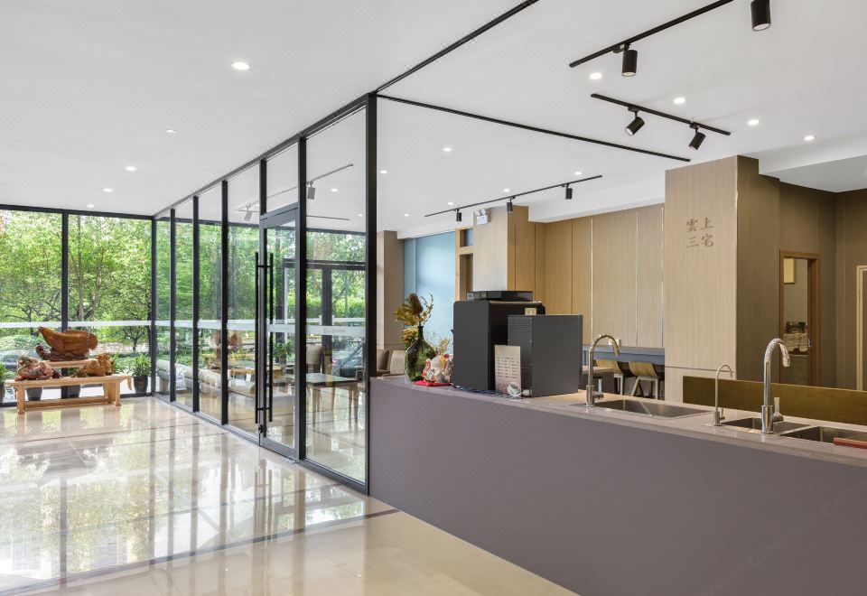 Boya Celebrity Miramar Hotel (Tianfu Wenshu Monastery)Hotel Overview