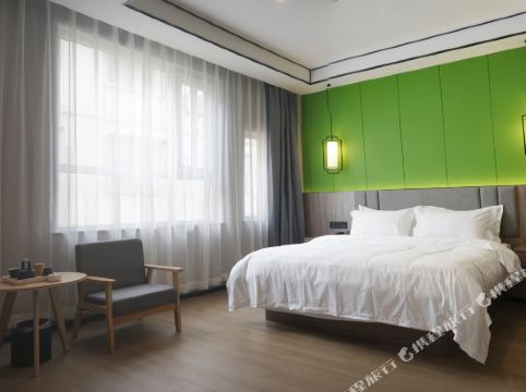 逸美酒店(济南大明湖店) 5.0分(12条点评) 269起距离891米立即预订