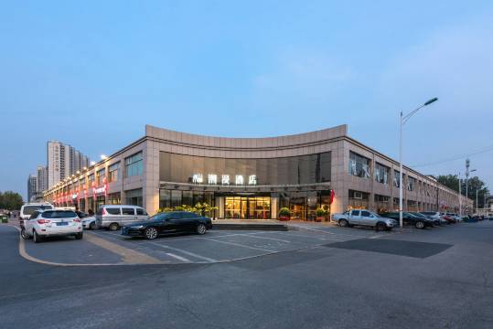 潮漫酒店(北京通州环球度假区临河里地铁站店)
