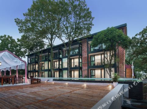 山中来信阳明湖畔民宿上犹店