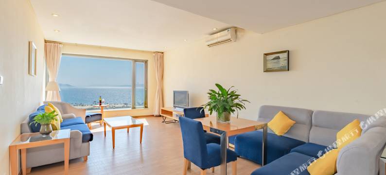 抚仙湖君临假日酒店图片