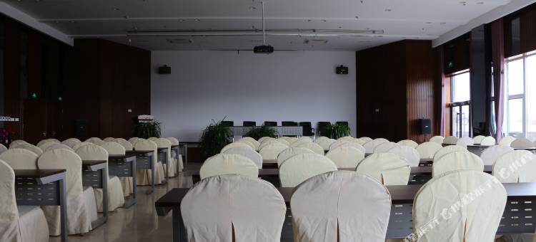 察尔湖度假酒店图片