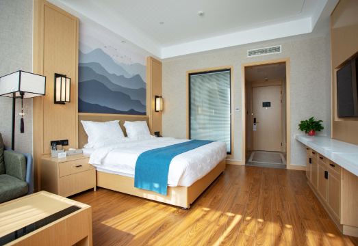 GreenTree Eastern Hotel (Hua County Wuzhou New Era Plaza) Hotel Overview