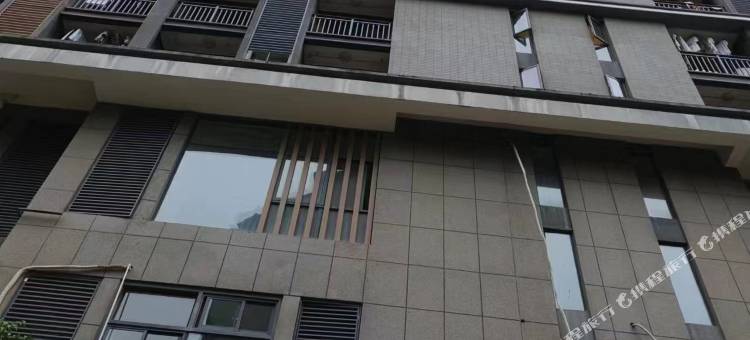 重庆荭枫民宿(尖顶坡地铁站龙湖U城天街店)图片