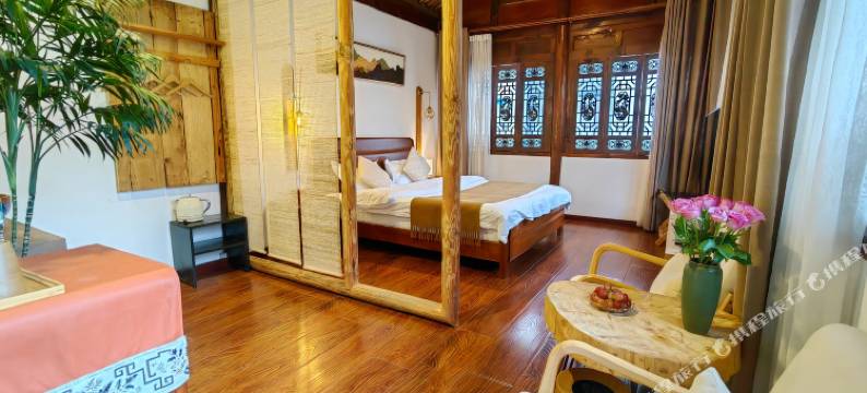 大理古城柿子树小院图片