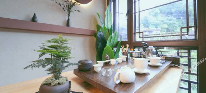 轻语设计师江景民宿(凤凰古城虹桥沱江店)图片