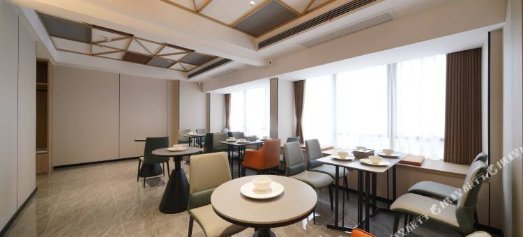 辰亚·臻舍高空城景酒店(湖南金融中心茶子山地铁站店)图片