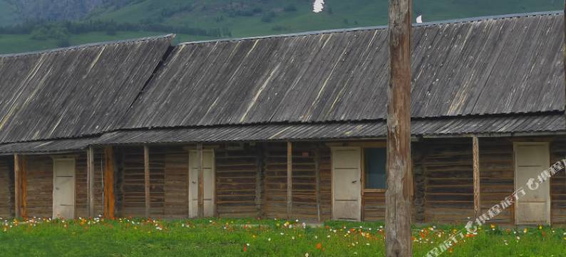 禾木花田山庄图片