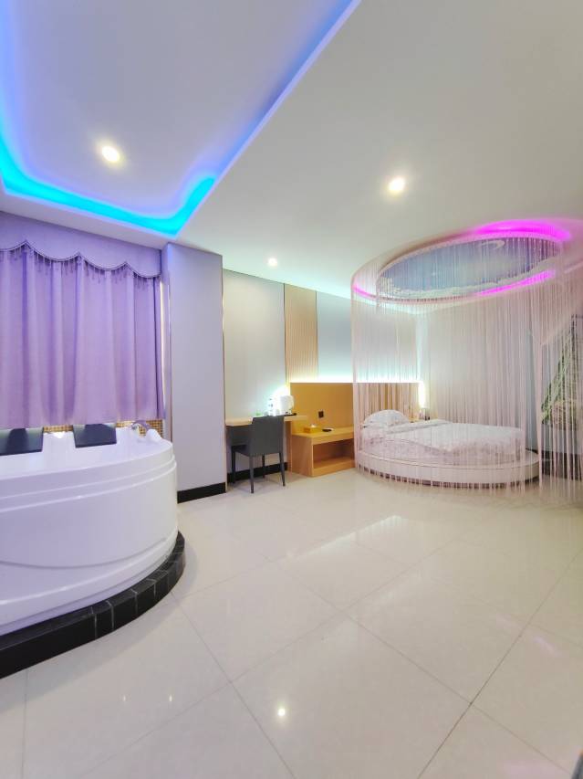 小枫•主题酒店(中山小榄汽车站海港城店)