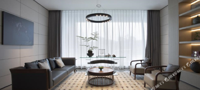 芃谷小镇圣莎拉酒店图片