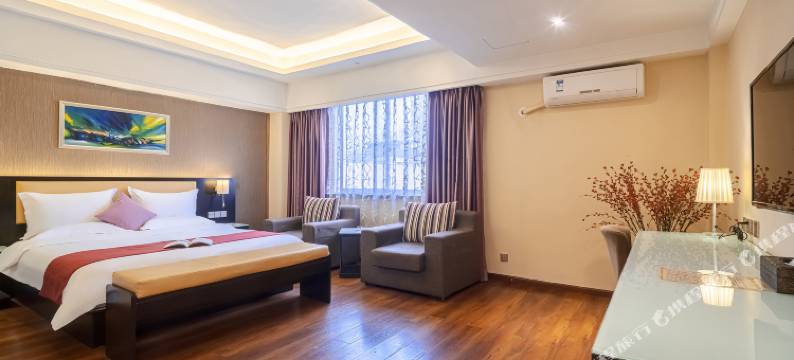 蓉城假日酒店(成都太古里339天府熊猫塔店)图片