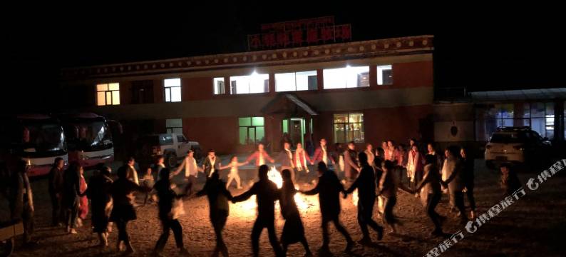 青海湖小牦牦家庭牧场图片