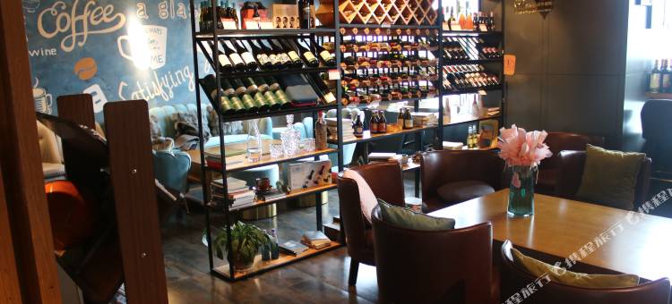 锌宏咖啡酒店(南充高坪万达广场店)图片