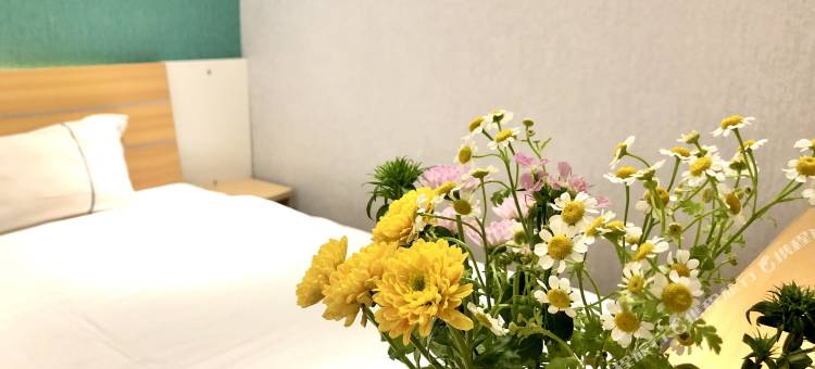 纳海青年酒店(青岛大学麦岛地铁站店)图片
