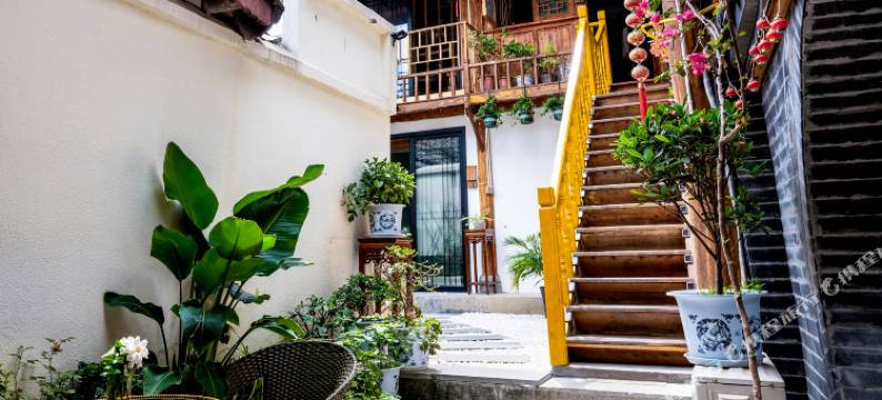 阆中步月居孔雀主题民宿图片