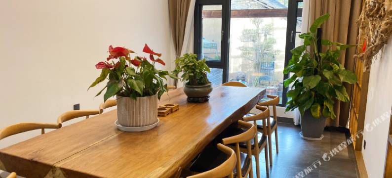 安吉比邻泳池度假民宿(余村两山景区店)图片