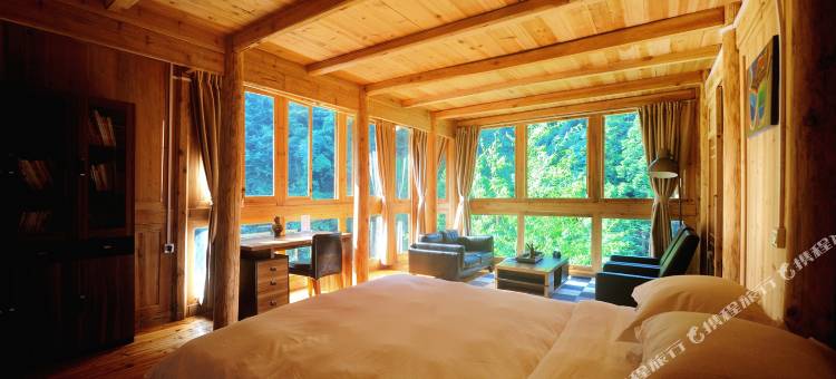 群山之心·夹缝岩民宿图片